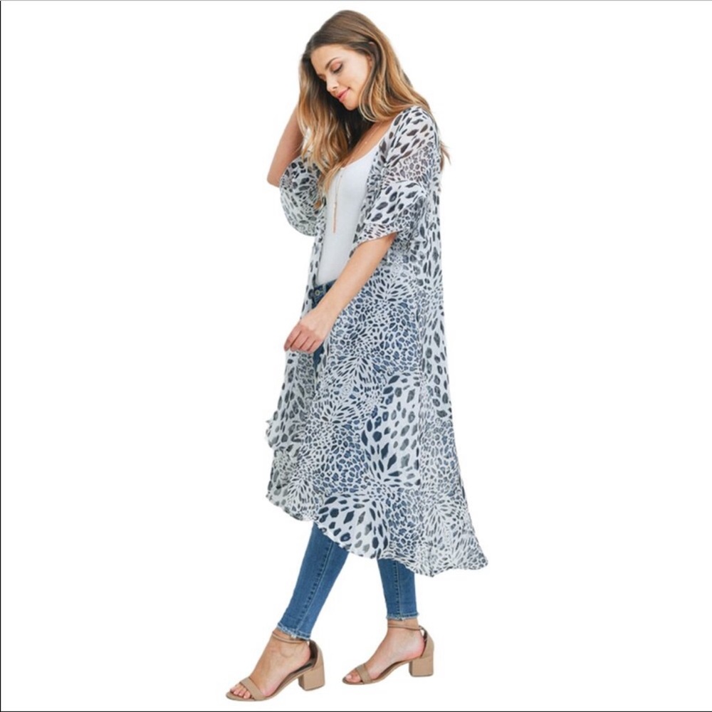 🌟HP 🌟 Leopard Print Ruffle Sleeve Kimono - Picture 4 of 7